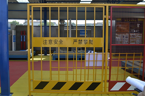 基坑护栏网片建筑工地施工围栏厂家电梯门临时安全围挡临边护栏图片