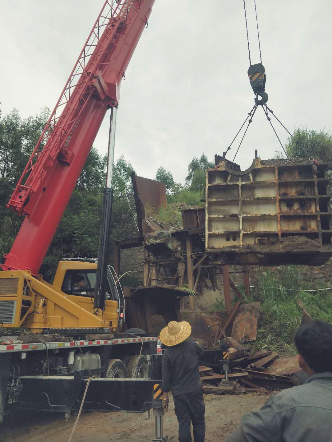 合山找一台35吨吊车包月，柳州找一台35吨吊车包月，崇左市找一台35吨吊车包月 找多台吊车包月