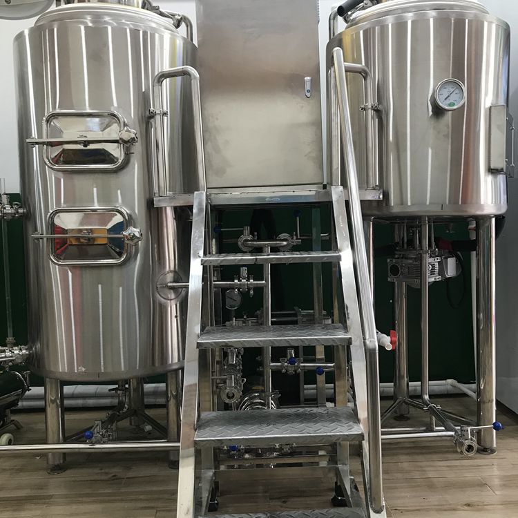 史密力维两锅三器啤酒设备，德式精酿啤酒设备生产厂家