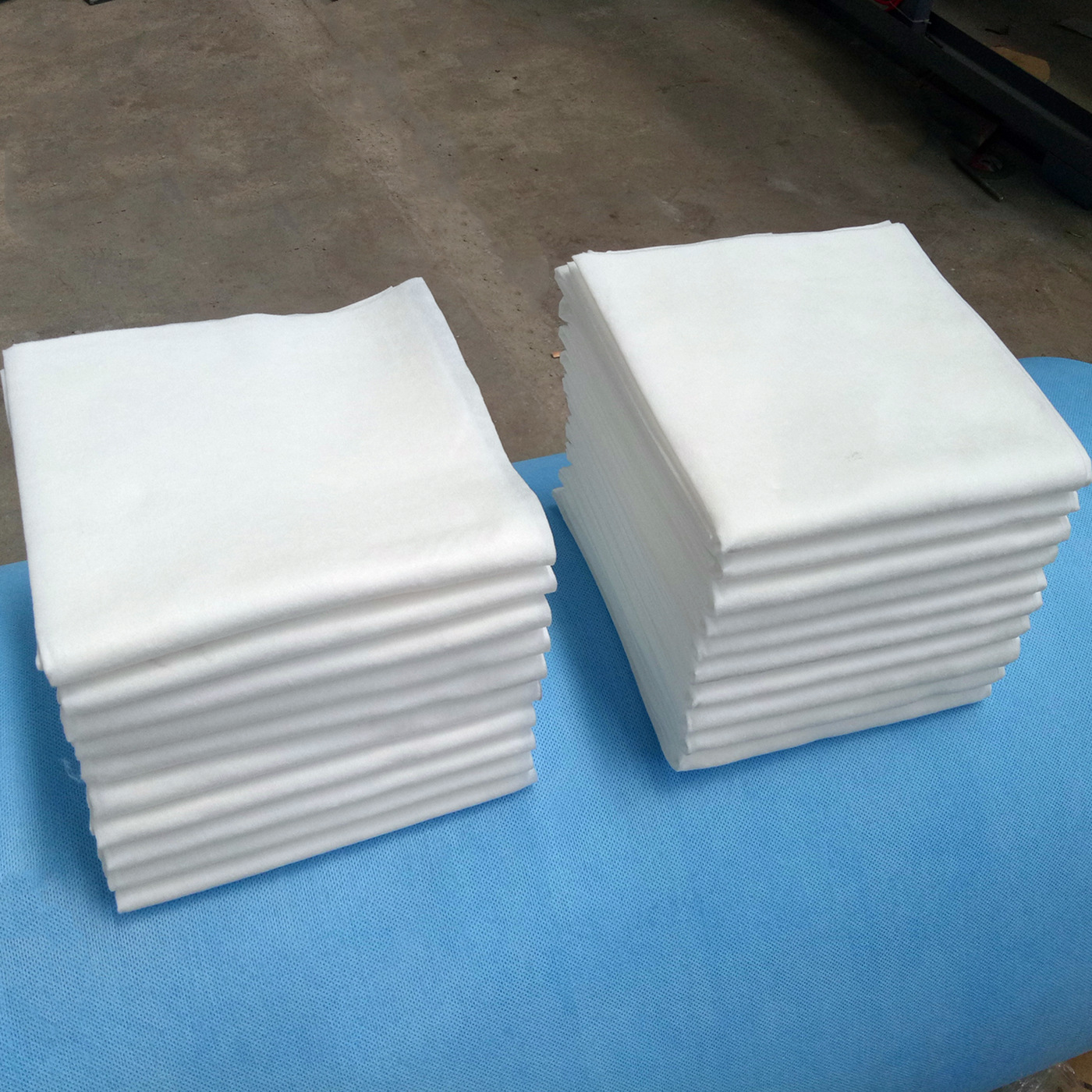 浙江湖州同辉机械生产一次性床单浴巾折叠机。美容床单机。医用床单机。