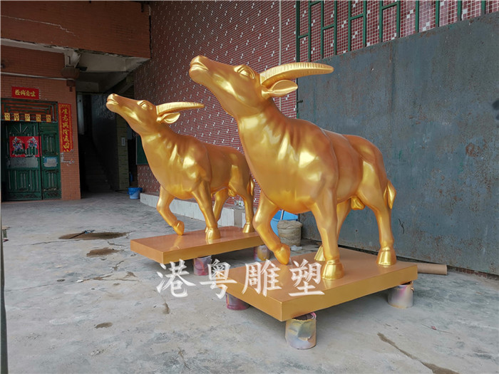 玻璃钢金牛动物雕塑摆件牛年牛气冲天吉祥物玻璃钢金牛动物雕塑摆件
