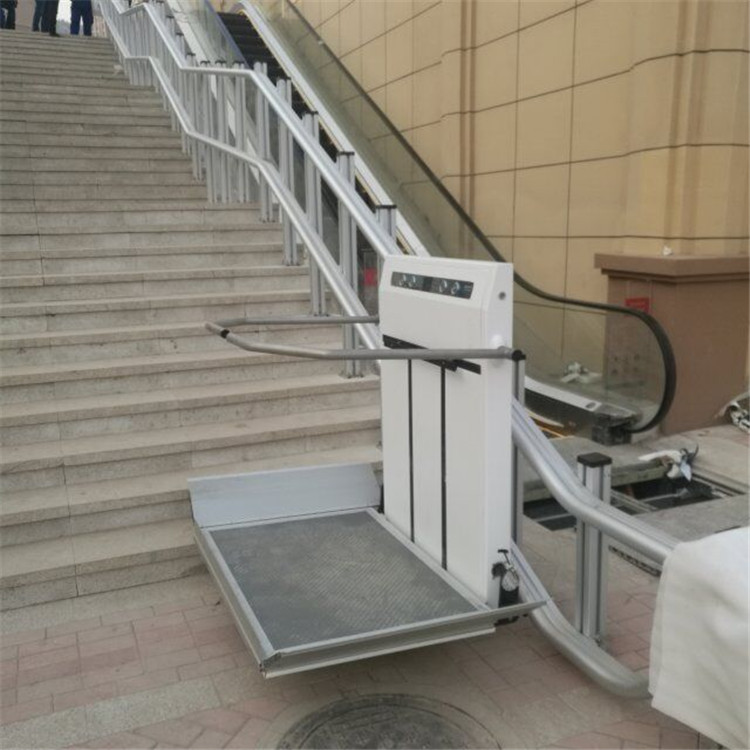 地铁斜挂式无障碍升降平台使用 斜挂式升降平台 自动升降机