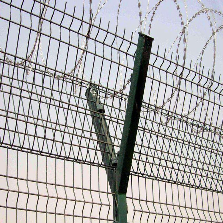 监狱防护网 菱形孔焊接防护网 热镀锌护栏网图片