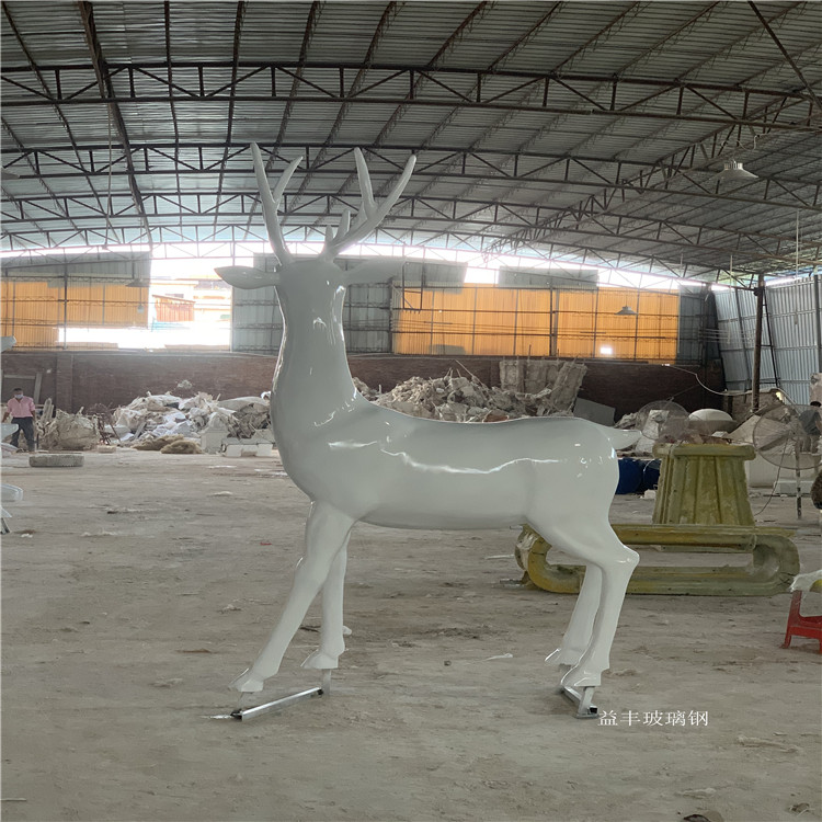 鹿造型雕塑 户外玻璃钢动物雕塑 肇庆玻璃钢鹿群雕塑厂