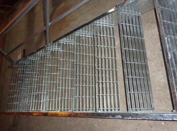 丰诺钢格板 镀锌格栅板 仓库停车场压焊平台 防滑楼梯走道踏步板