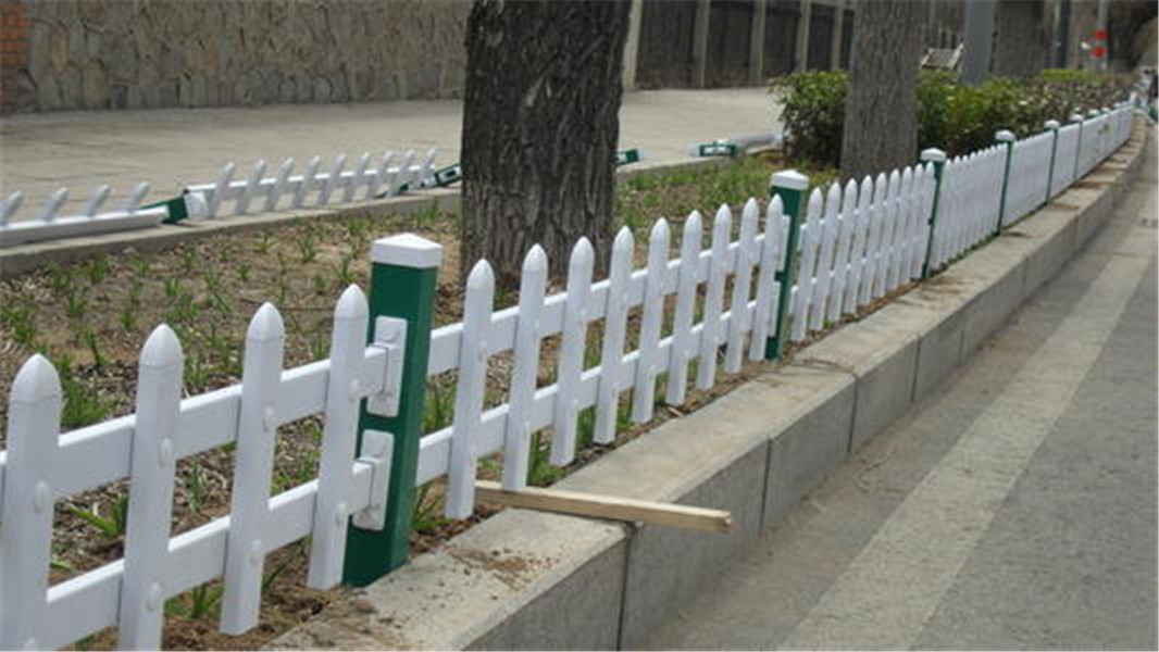 PVC草坪护栏园艺护栏塑钢护栏