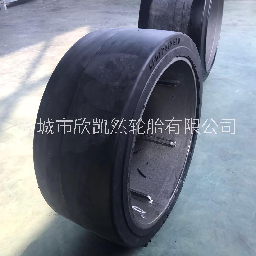 工厂直供40x16x30压配式实心轮胎 36x16x30实心轮胎图片
