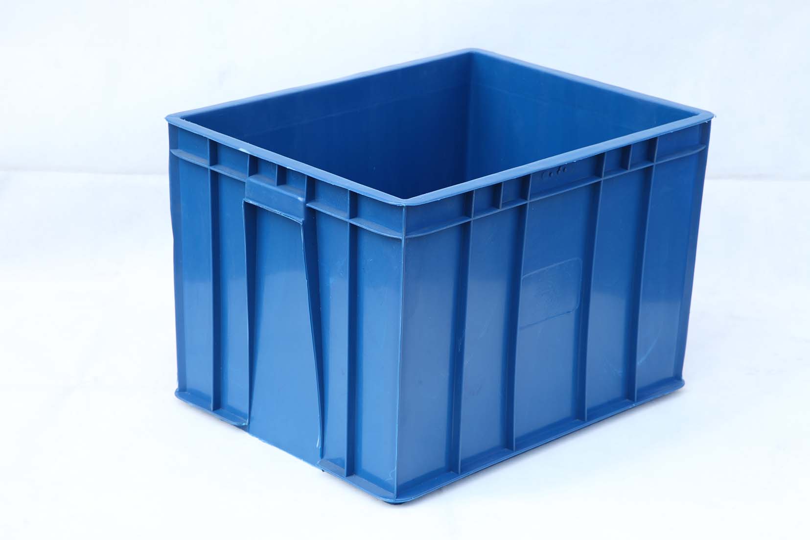 东莞寮步供应食品厂周转箱带盖 环保塑料箱子食品有盖配送物流箱 周转箱物流箱