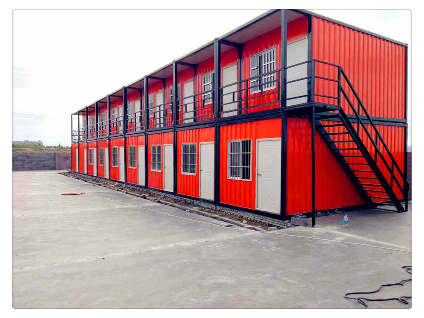 临汾汾西县搭建保温集装箱房批发 定制双层玻璃幕墙打包箱房图片
