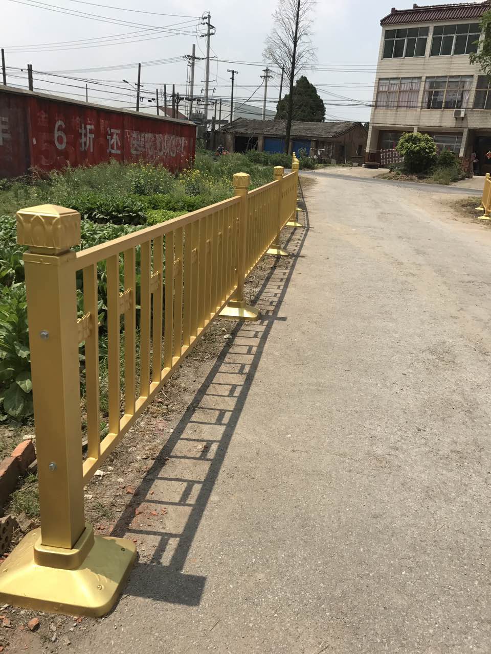 黄金莲花护栏 黄金道路护栏 金黄色市政护栏