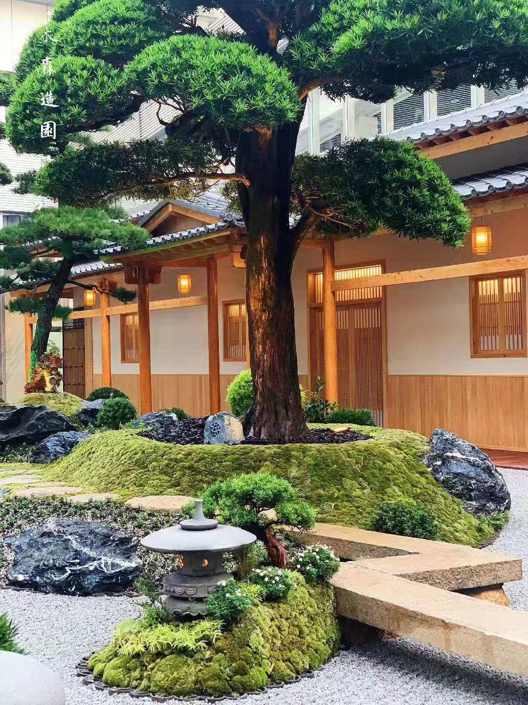中式庭院点缀石--黑山石禅意之美图片