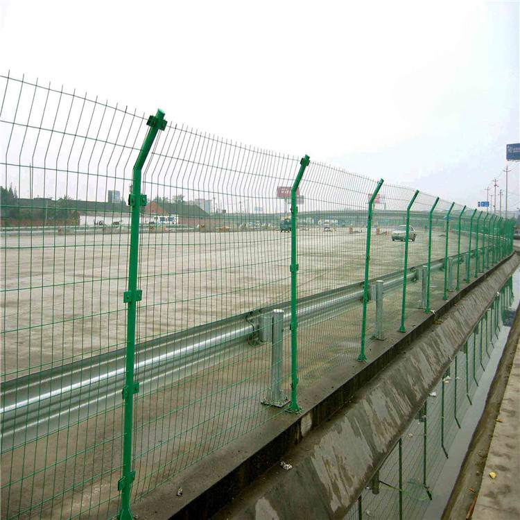 双边丝护栏网果园圈地园林防护网小区工厂隔离铁丝网围栏 双边丝护栏网隔离网