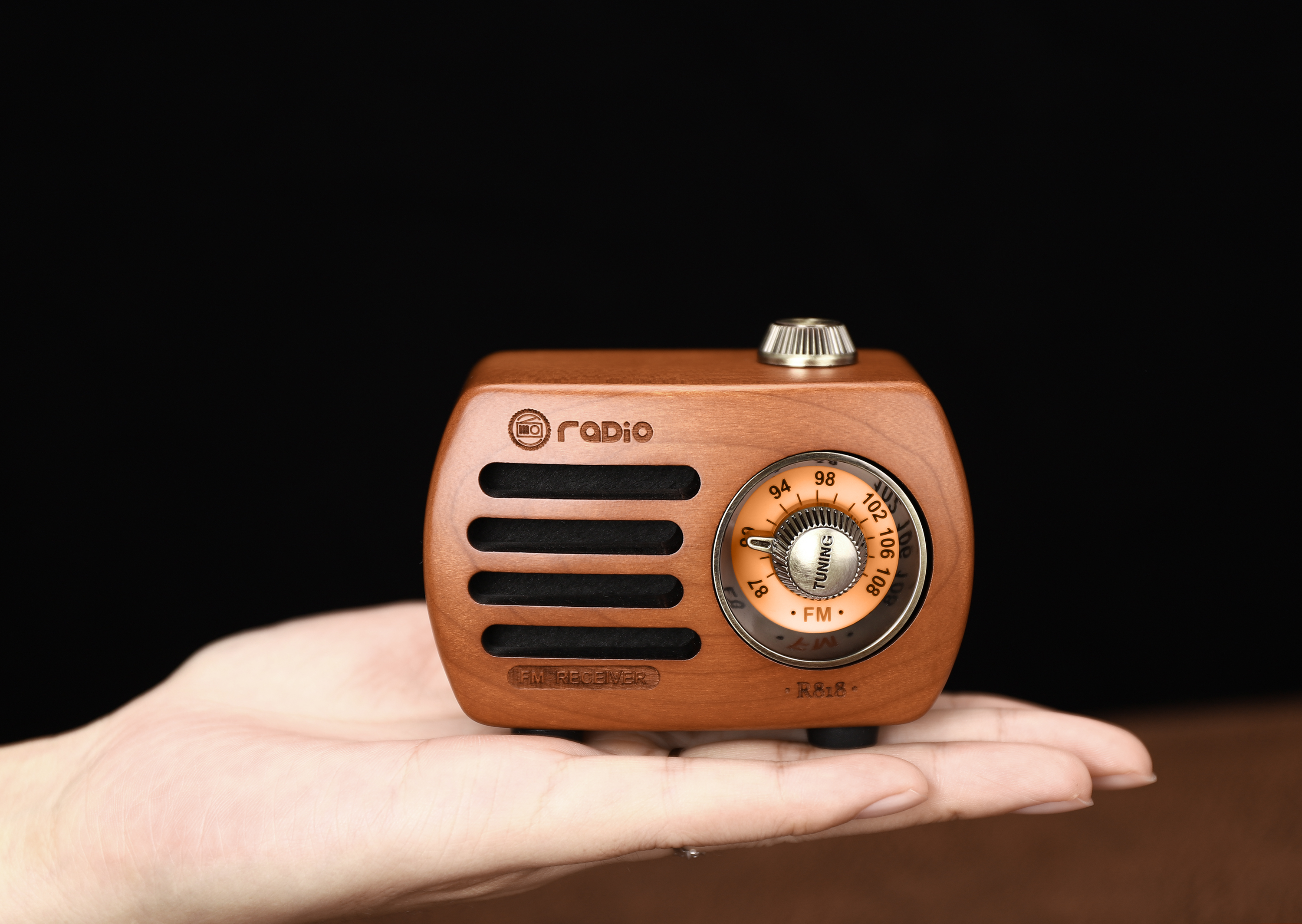 R818实木蓝牙音箱创意礼品无线收音机蓝牙音响低音炮插卡音箱图片