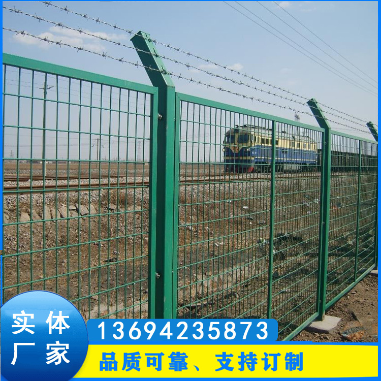 护栏网生产厂家 提供各类护栏网  公路护栏网 双边护栏网 顶部弯头加强槽双边丝