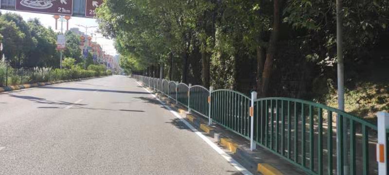 贵州市政护栏 道路护栏 道路隔离栏 道路防护栏 厂家定制图片