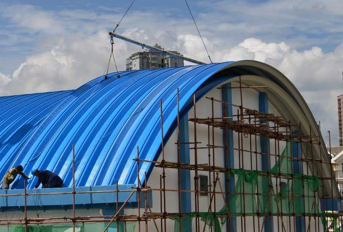 拱形波纹钢屋盖安装_拱形钢结构施工