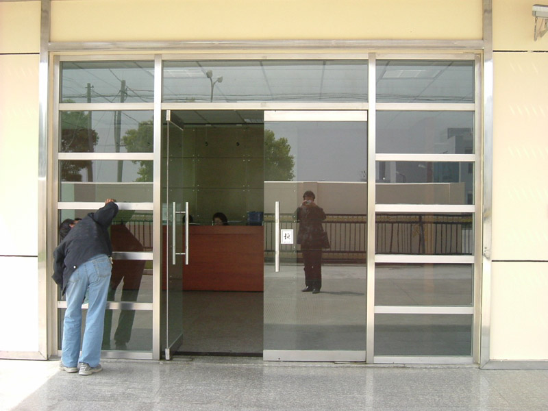西安玻璃门  西安玻璃门安装制作 西安长安区玻璃门维修