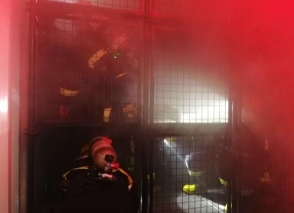 烟热训练铁笼攀爬障碍金属栅栏烟雾训练室