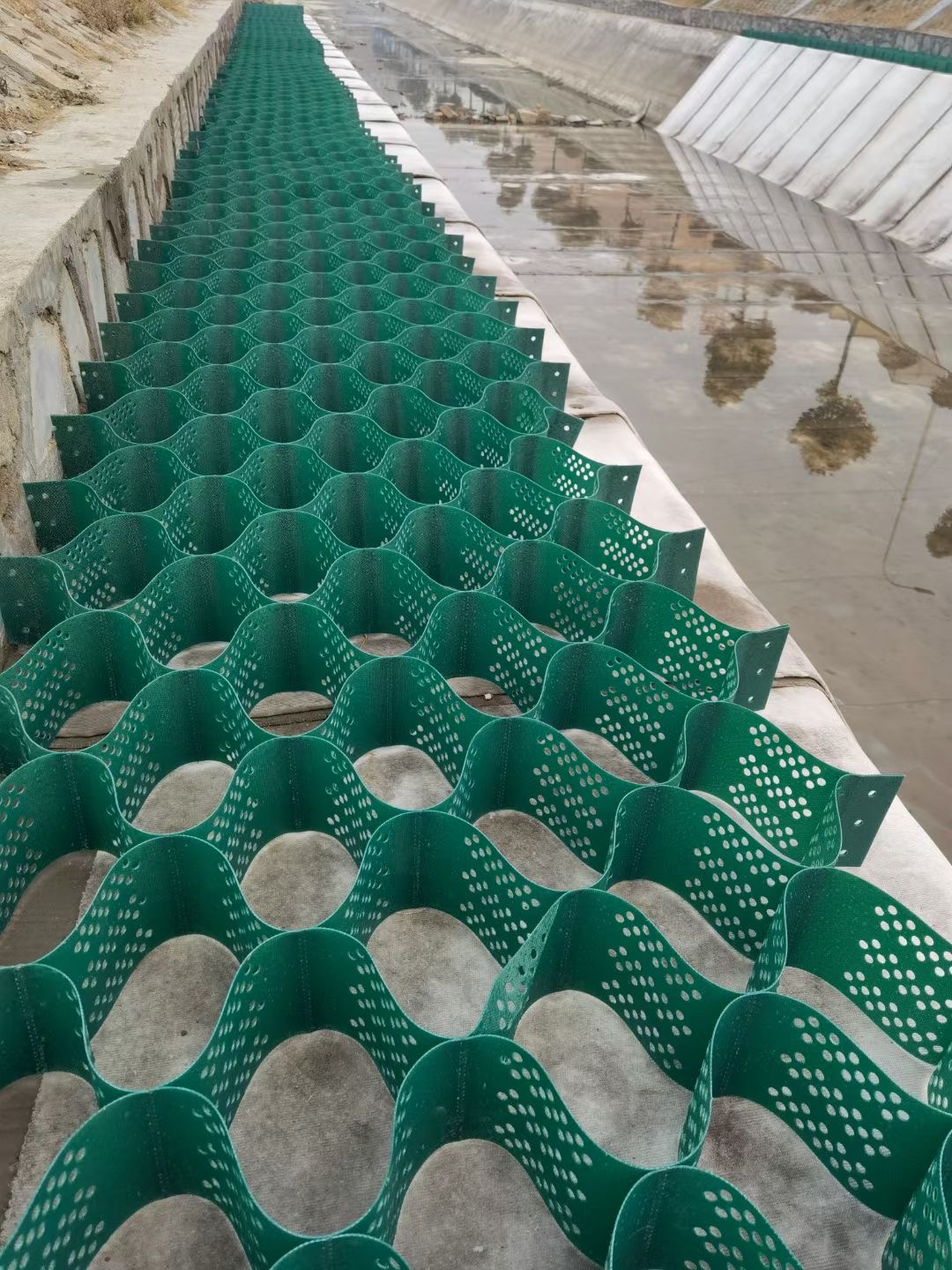 泰安市蜂巢土工格室厂家蜂巢土工格室山体河道植草护坡hdpe聚乙烯边坡防护
