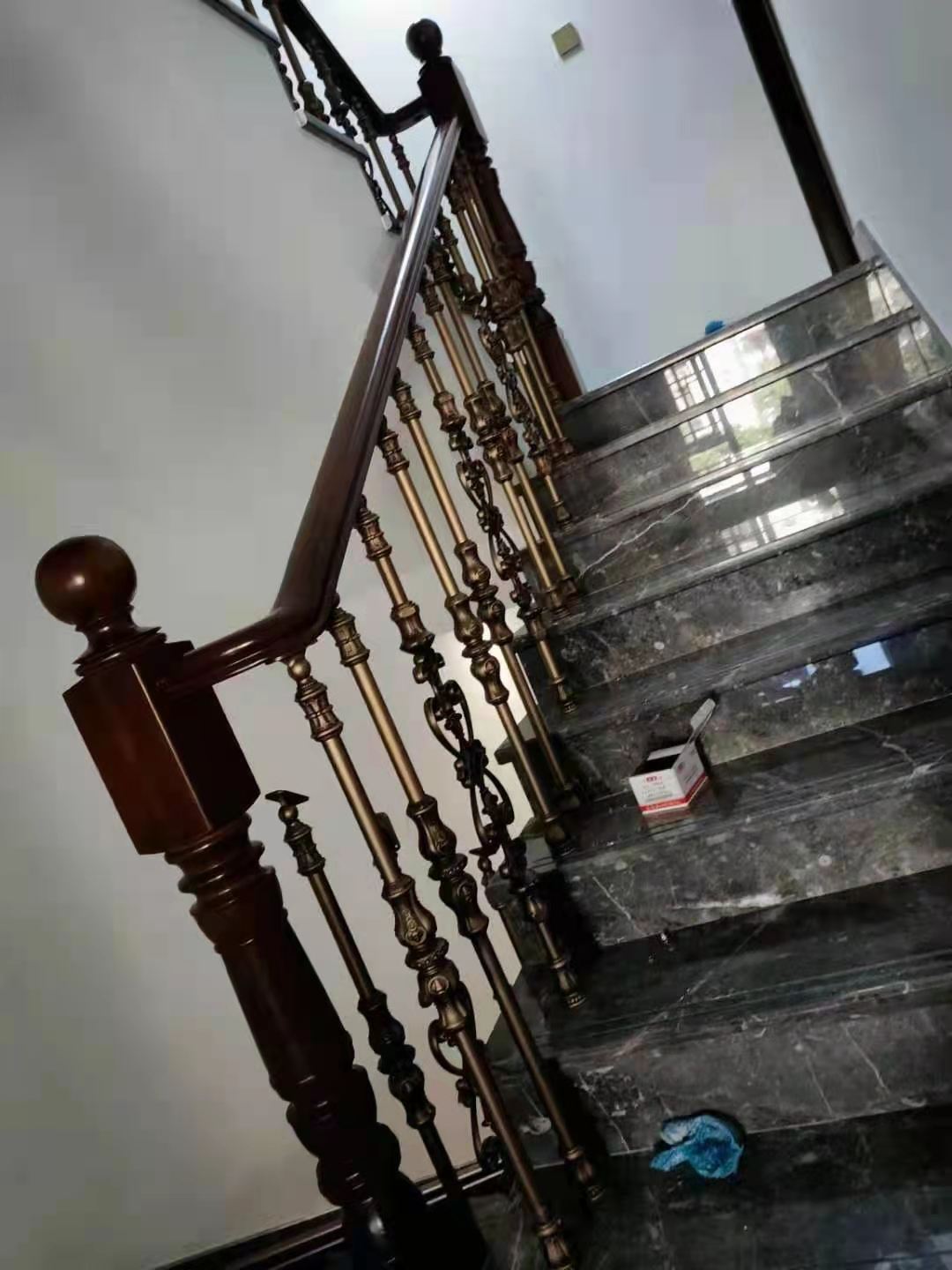 供应深圳钢架楼梯安装电话 玻璃楼梯厂家供应批发价格  深圳钢架楼梯定做图片