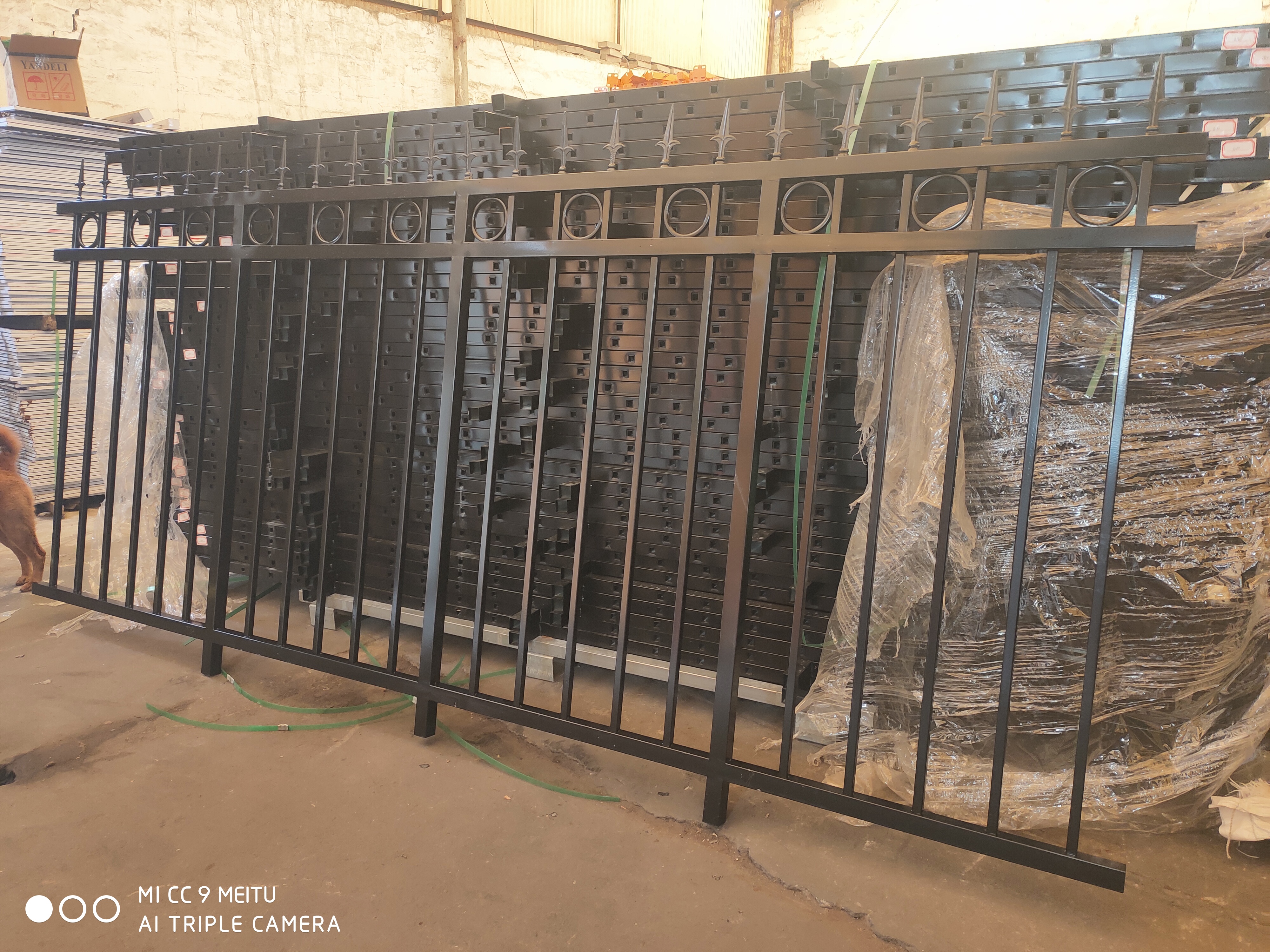 广东广州生产 锌钢护栏，小区围墙护栏，厂区学校防护围栏可加工定制