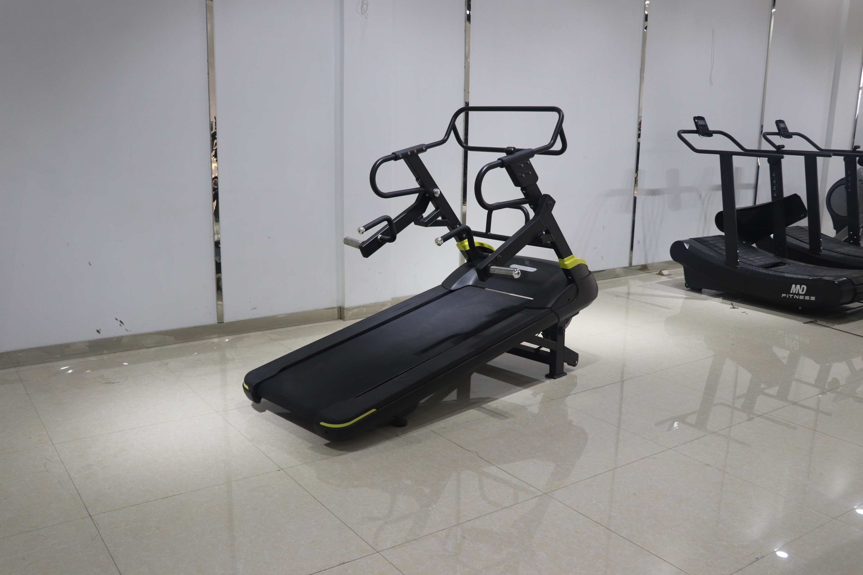 工厂批发健身房机械式跑步机商用健身器材美能达无动力跑步机价格