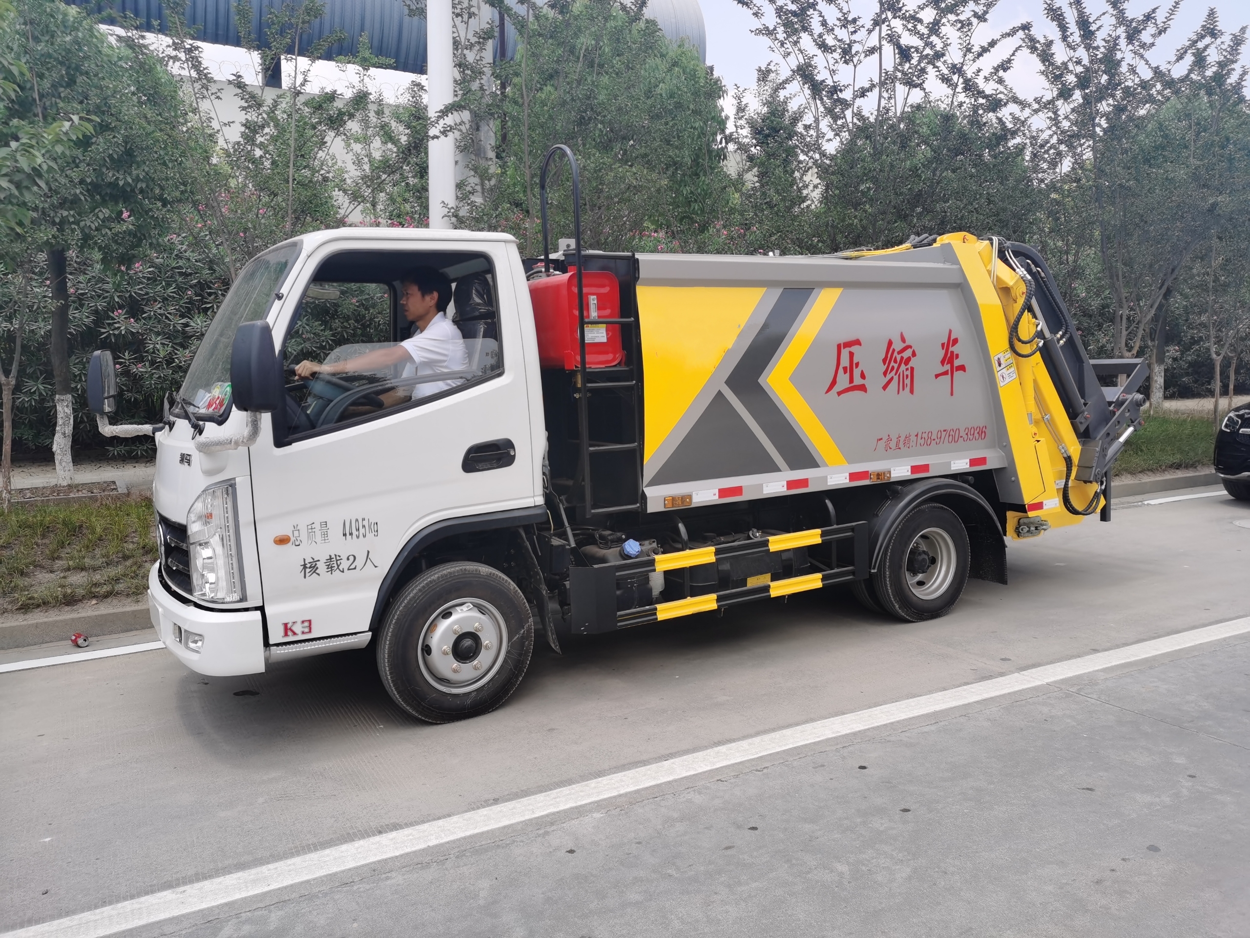 广州能进地下车库高度低于2.1米蓝牌压缩垃圾车 凯马4方压缩垃圾车价格图片
