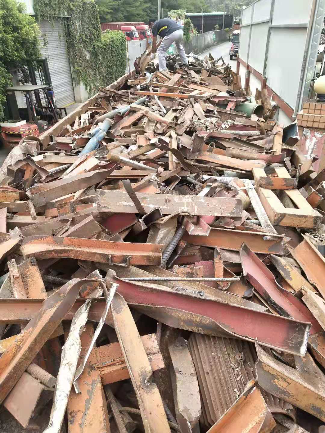 广州荔湾废铁回收资源再生环保公司、回收多少钱、废旧资源再生公司