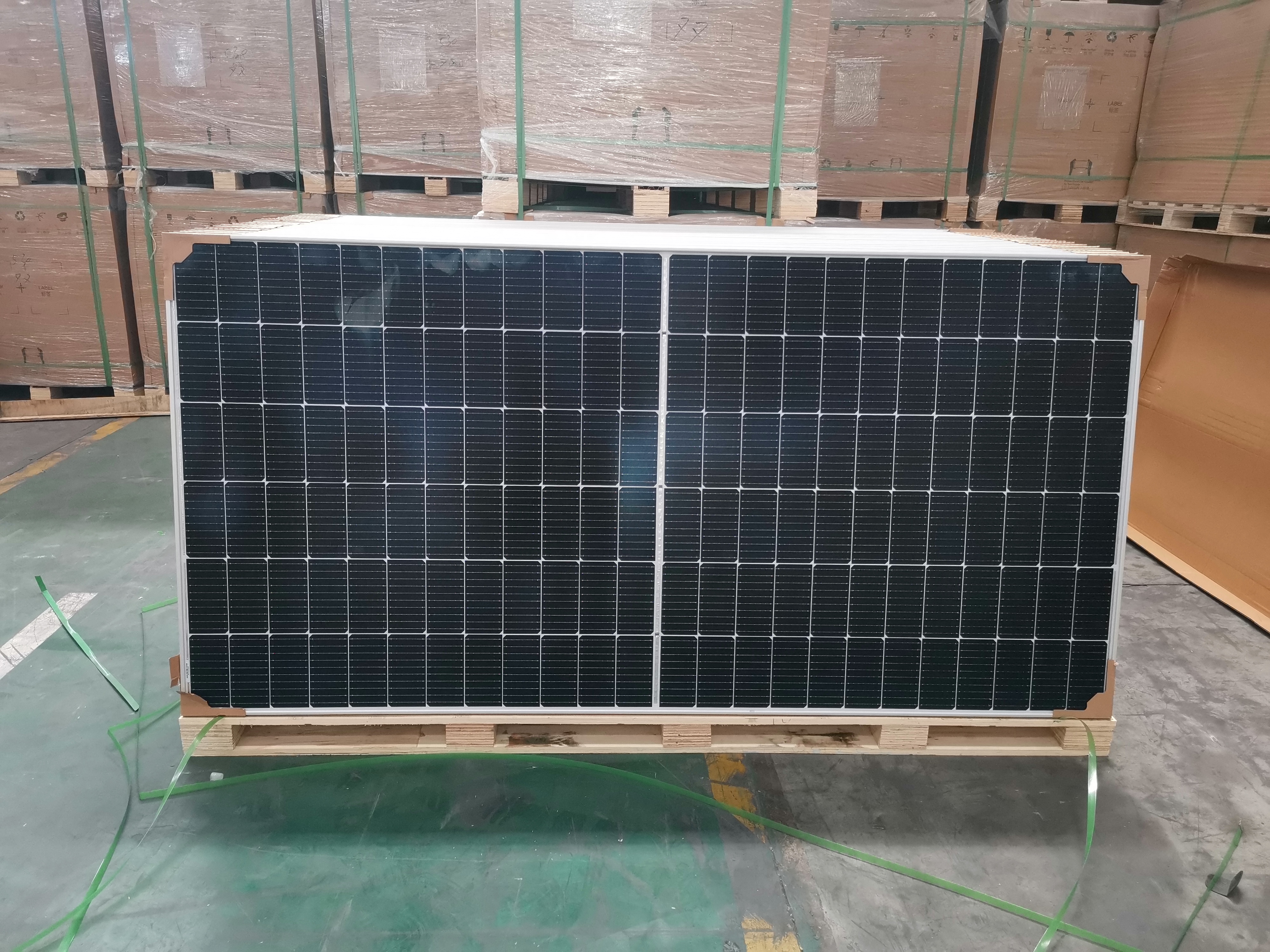 东方日升双玻535瓦太阳能电池板图片