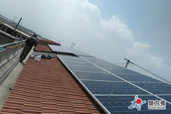 奥力弗太阳能发电和屋顶融为一体奥力弗太阳能发电和屋顶融为一体，产品质量好外观好看