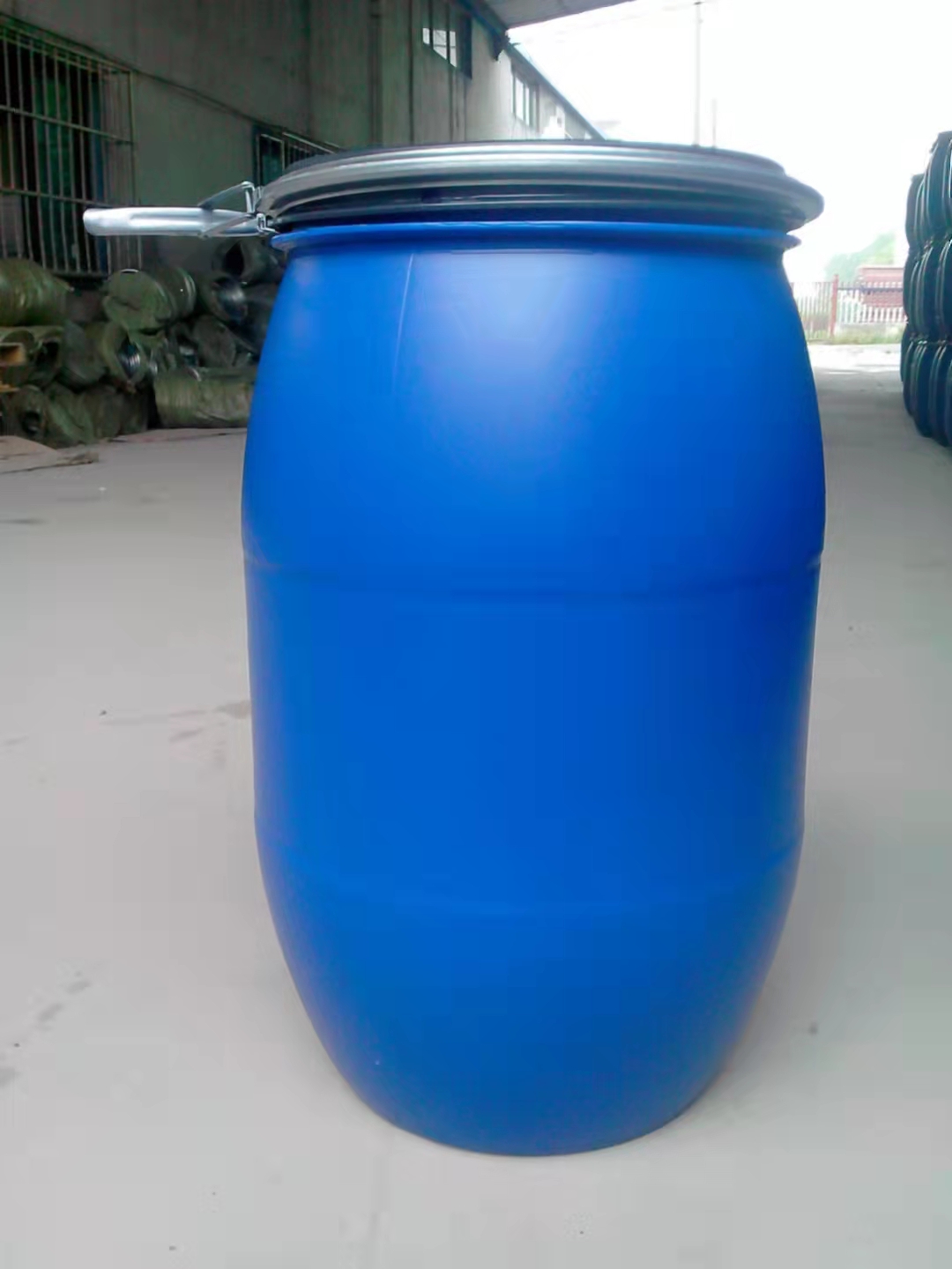 200升PE塑料桶厂家批发法兰桶  包装加厚200L塑料桶 200L法兰桶厂家 化工桶图片