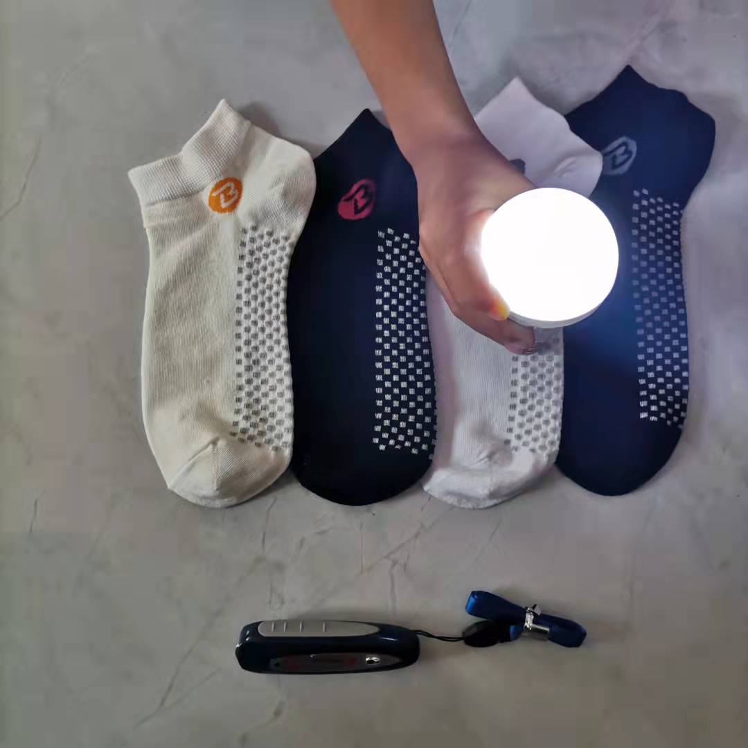银纤维导电袜新款上市 可以亮灯的袜子 自发热袜子图片