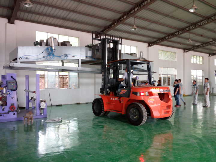 扬州市设备吊装公司，进口设备装卸搬运，大型设备搬迁搬厂公司图片