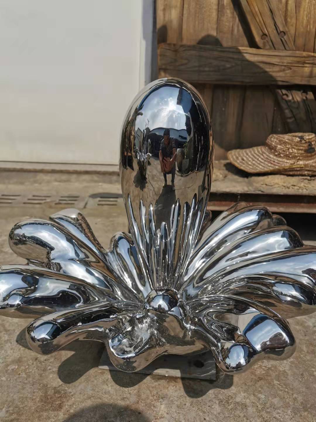 不锈钢园林雕塑镜面水滴装置工厂定制图片
