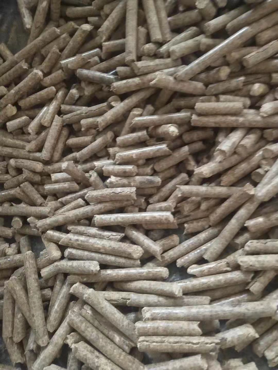 陕西环保颗粒  木颗粒批发环保颗粒燃料厂家 木颗粒燃料价格图片