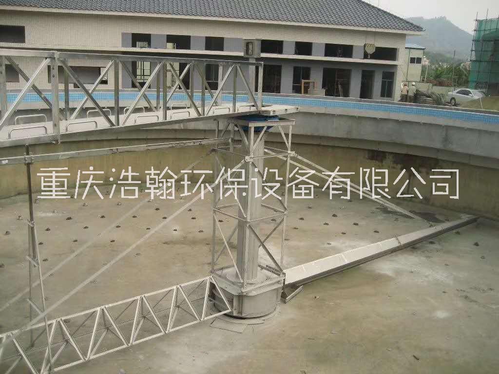 重庆市桥式刮泥机污泥处理厂家桥式刮泥机污泥处理，周边传动刮泥机，各种类型都有，产品型号齐全。
