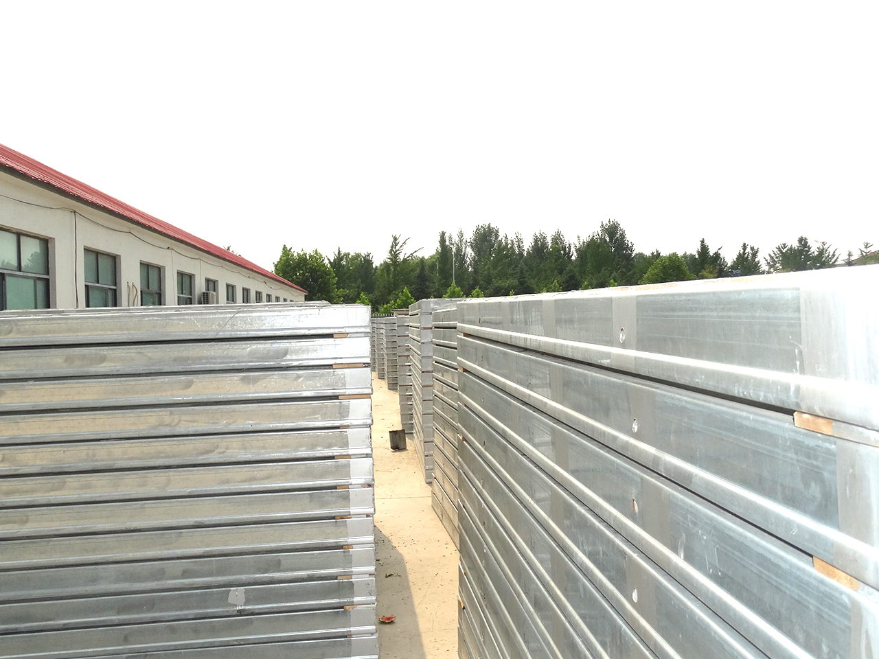 轻质隔墙板-钢骨架轻型墙板施工操作  轻质隔墙板-钢骨架轻型板安装的焊接要求