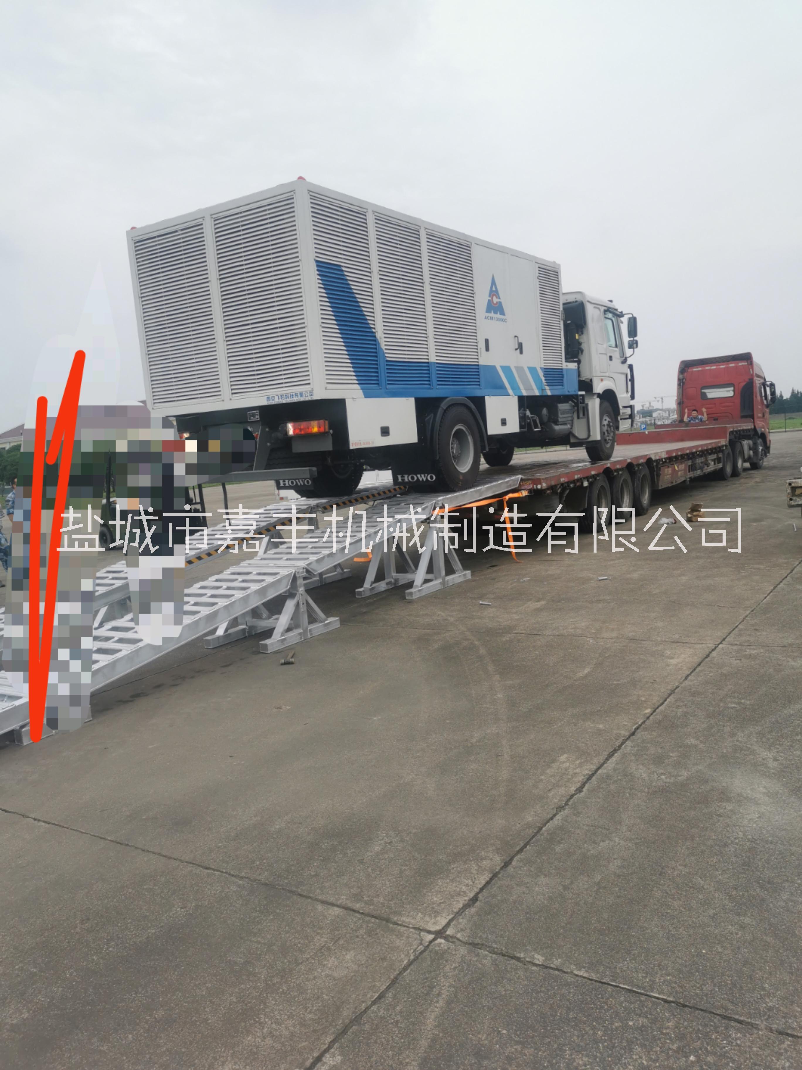青岛市定制混凝土地坪摊铺机压路机铝合金爬梯铝坡道5-15吨