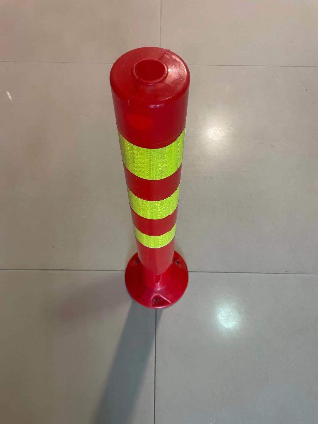 濮阳市道路警示柱塑料反光弹力柱厂家