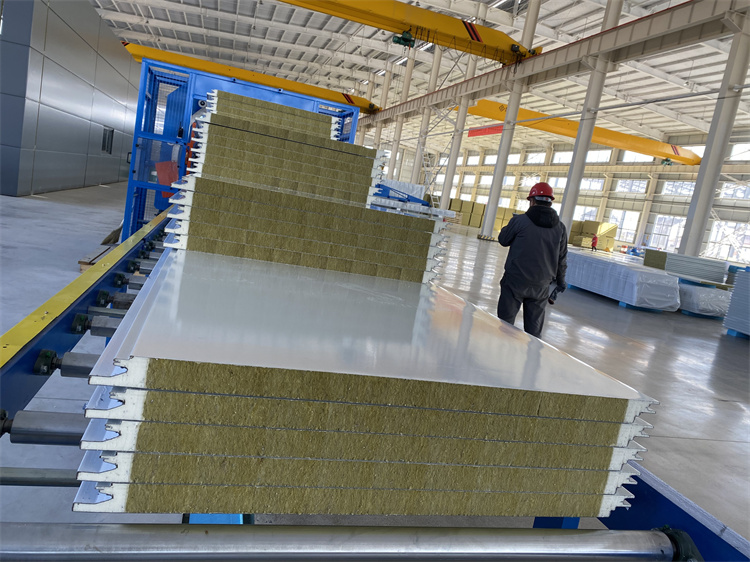 上海岩棉夹芯板生产厂家