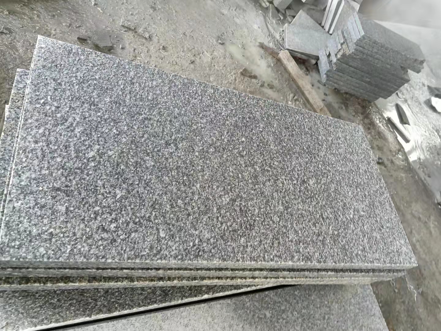 泗水鲁灰地铺石材  鲁灰异型石材 广场鲁灰石材 鲁灰花岗岩石材加工   市场价格  大厂家