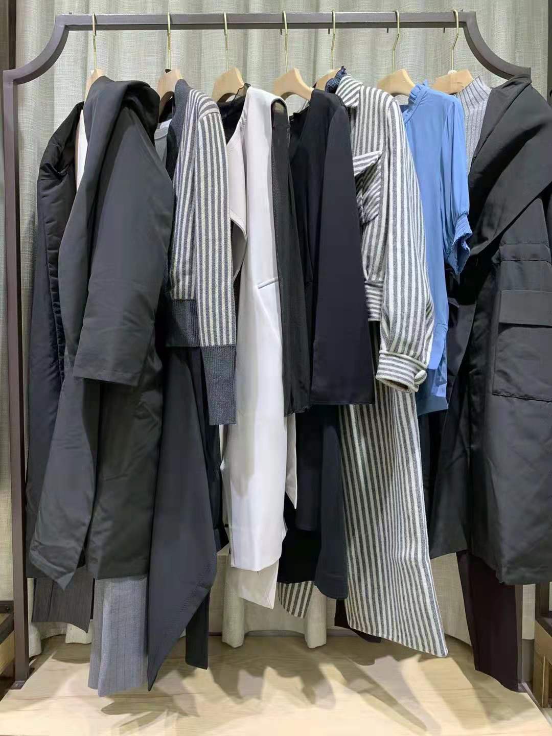 时尚品牌艾迪潘2022秋冬女装品牌尾货一手货源批发批发