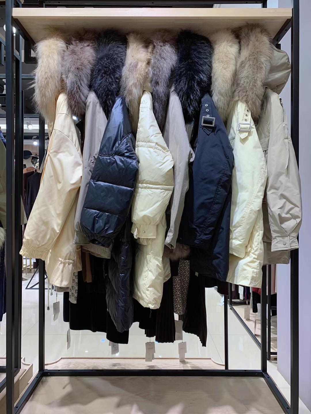摩卡素2021冬当新新款皮草羽绒服品牌女装折扣批发供应商
