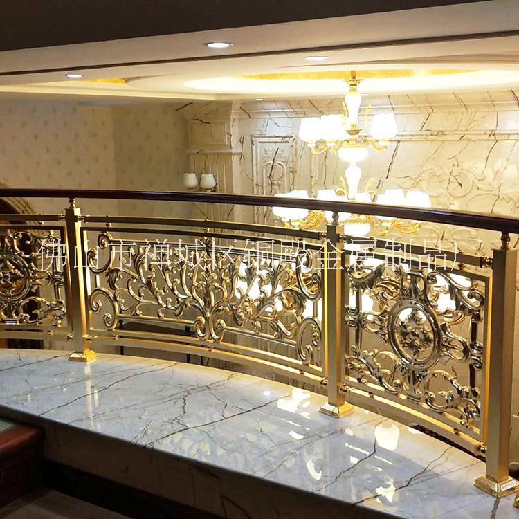 铜雕刻艺术楼梯铜雕刻艺术楼梯的现代艺术风格
