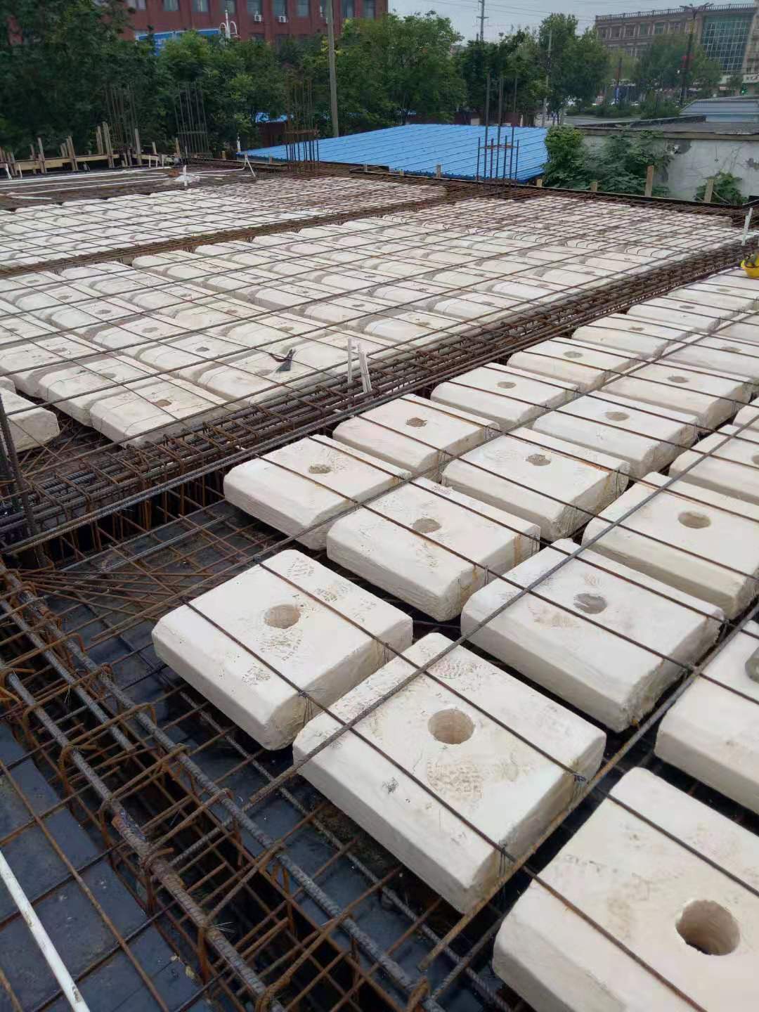 甘肃兰州轻质实心复合芯模现浇钢筋混凝土空心楼盖生产图片