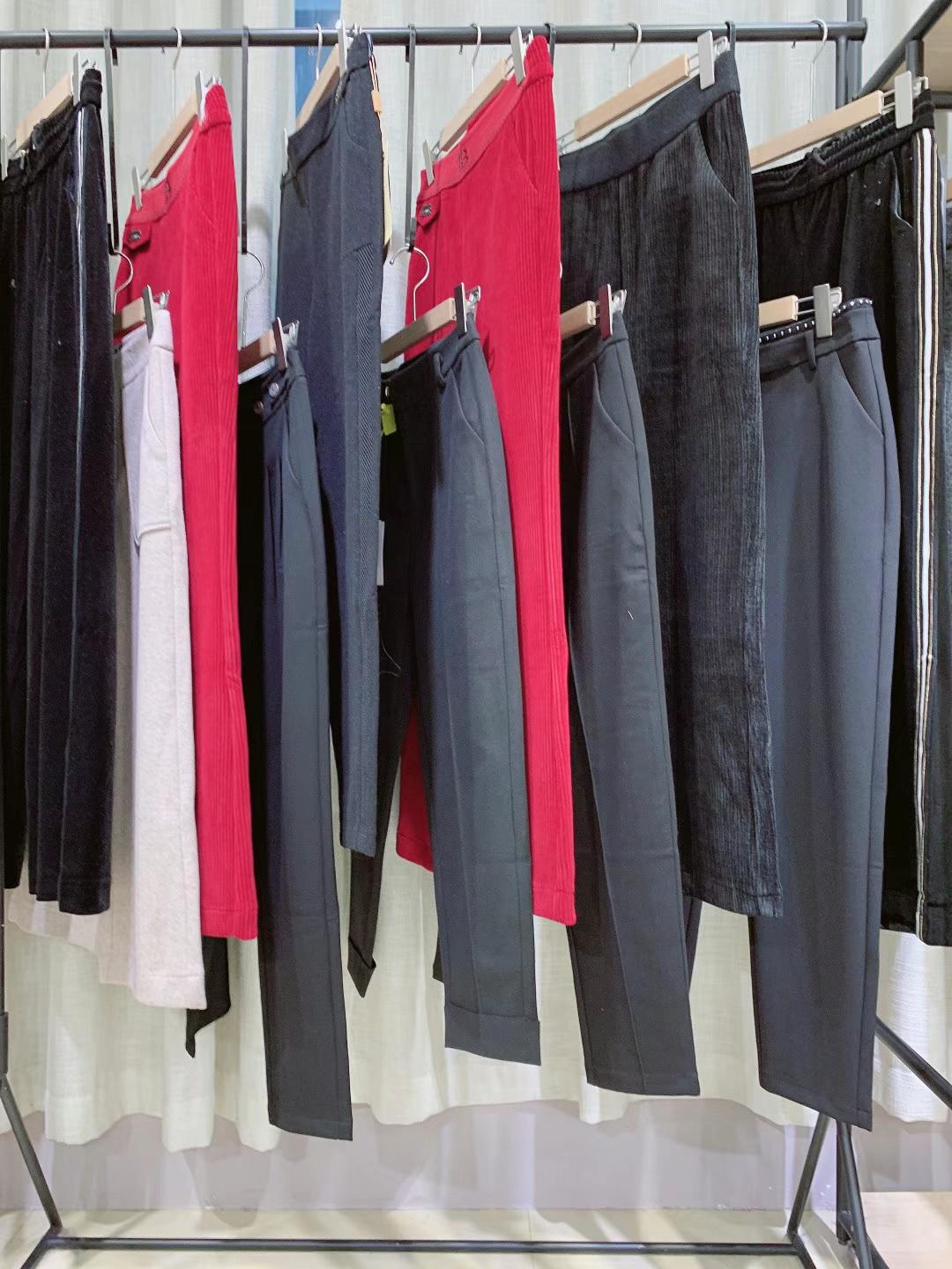 哈衣奴2021年冬国内知 名品牌女裤专柜下架走份进货货源