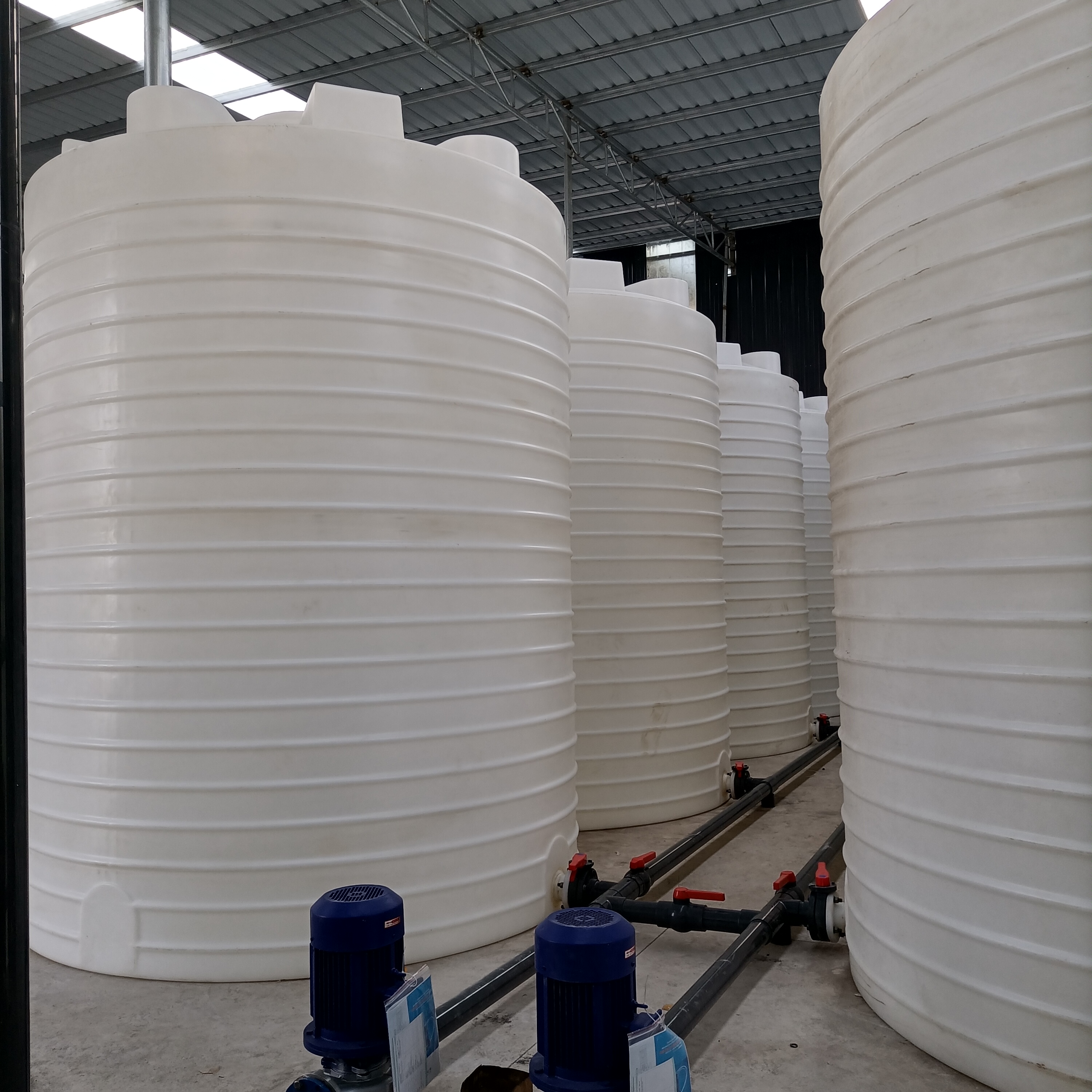 武汉市助磨剂储罐厂家25吨水泥助磨剂储罐 诺顺25立方PE水箱塑料储罐防腐蚀