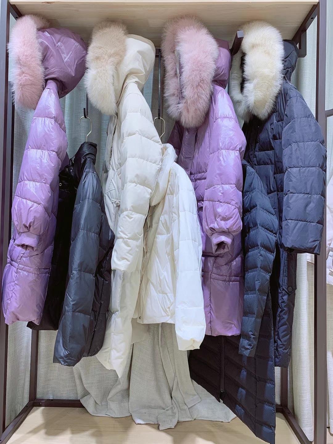 艾零度羽绒服2021冬年度具有性价比的高 级绒羽服品牌女装尾货供应商