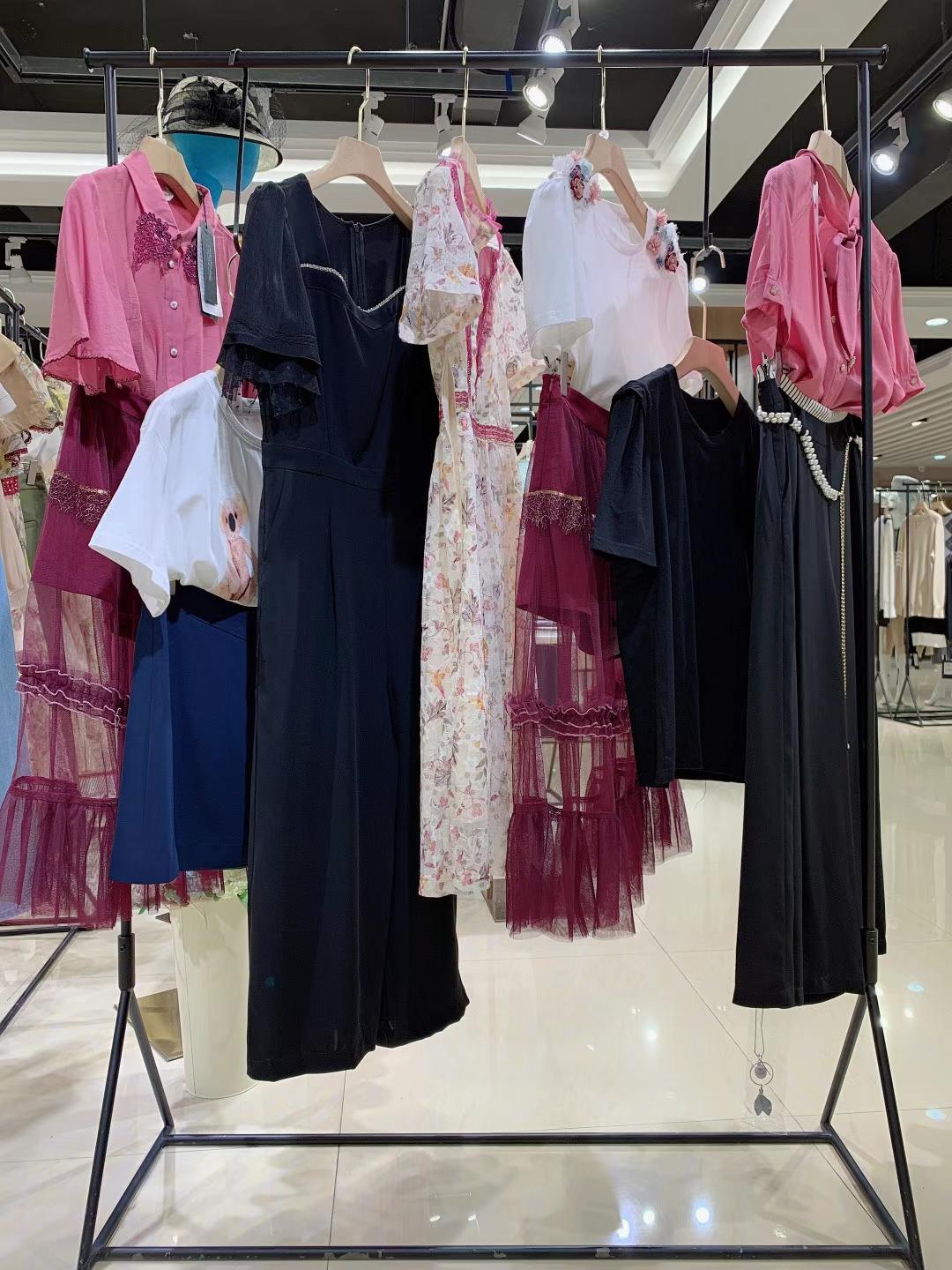 慕拉2022夏装香港少淑品牌折扣女装一手货源批发市场图片