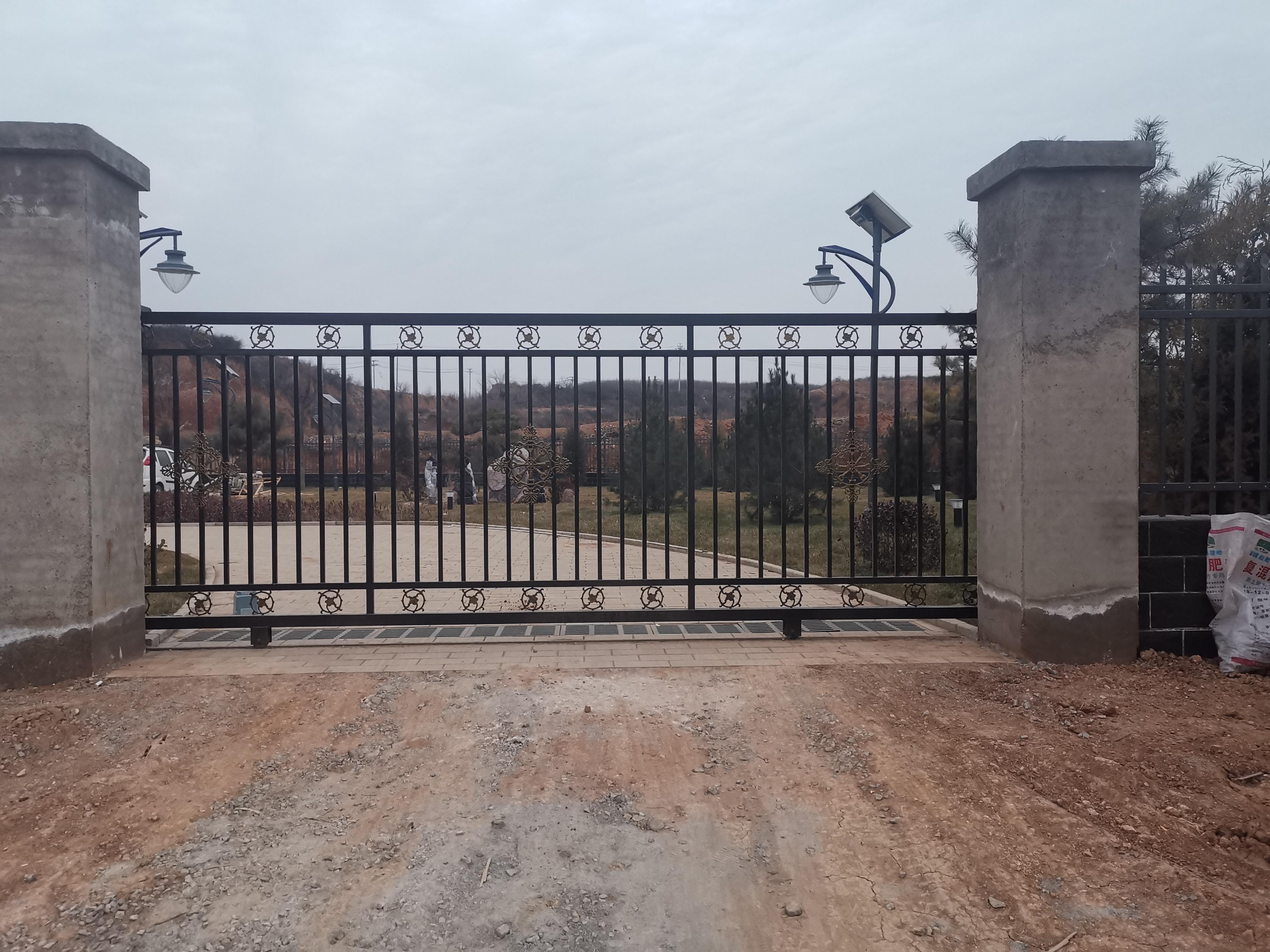 别墅庭院铸铁护栏 厂区小区铁艺大门护栏 锌钢pvc护栏